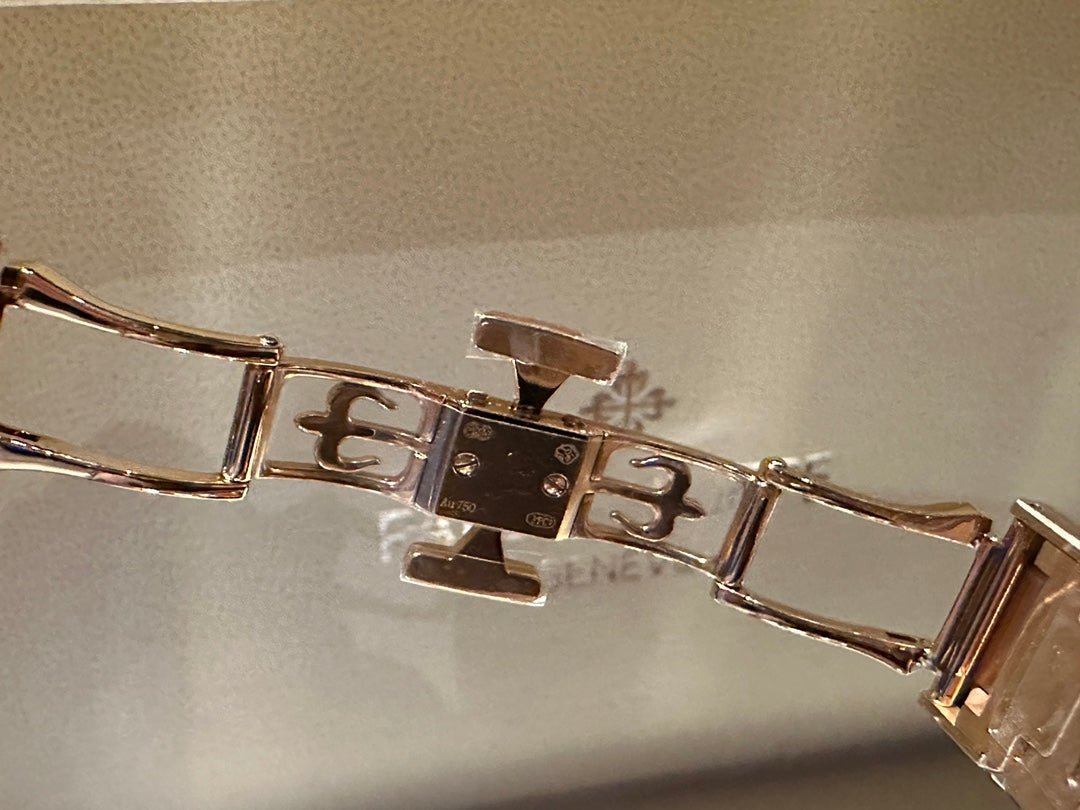 Patek Philippe-The Most Beautiful Nautilus